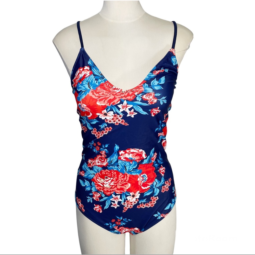 Ekouaer‎ 
Blue Floral Crossback Swimsuit